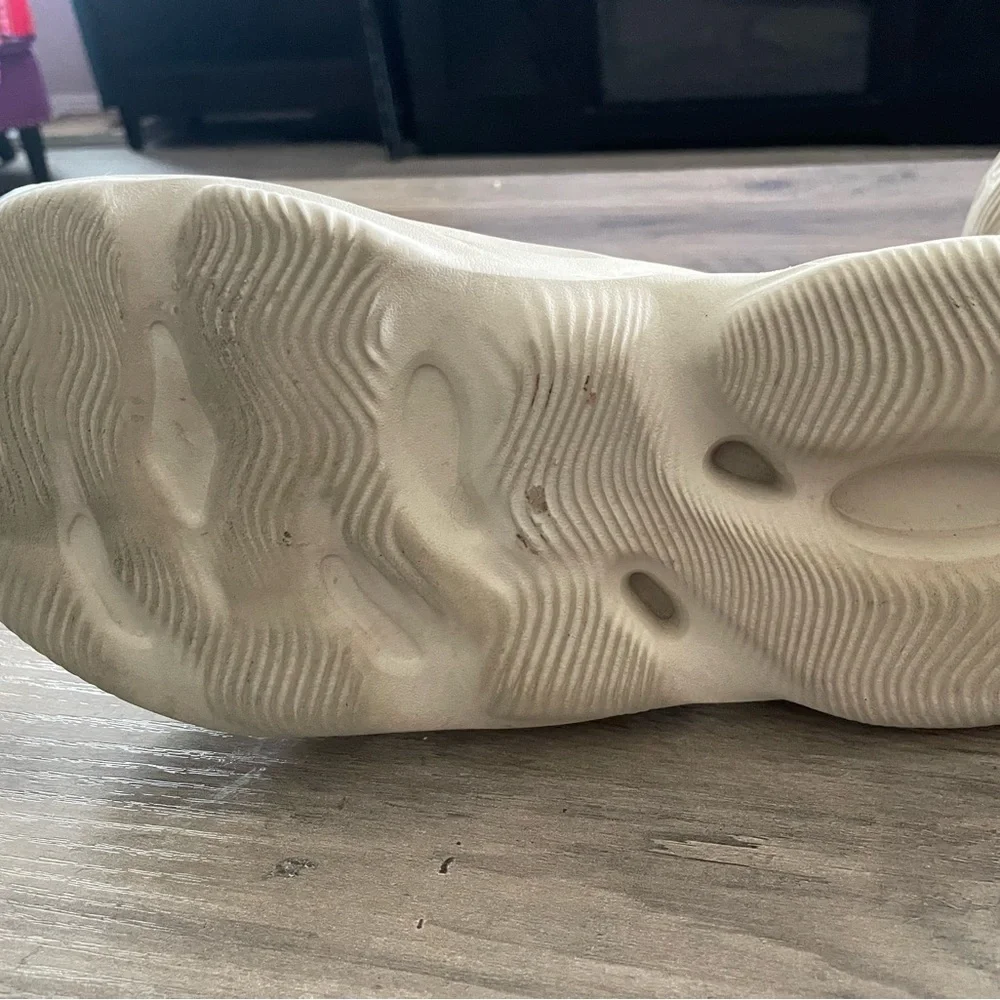 Adidas Sand colored foamrunner slip on cut out breathable Unisex shoes size 8.5